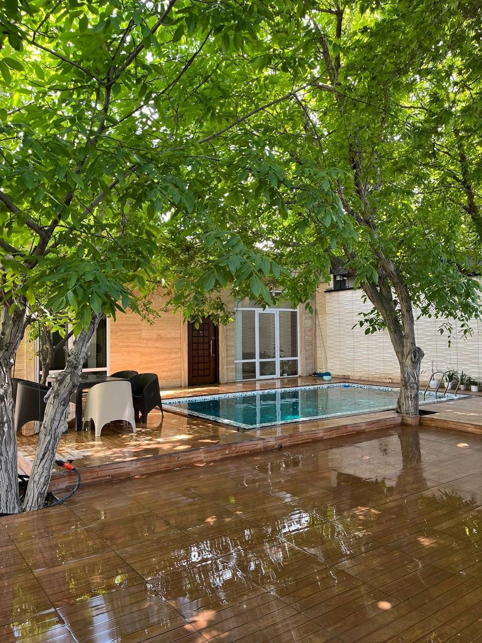 باغ ویلا شاتوت با استخر چهار فصل آبگرم در چهارباغ