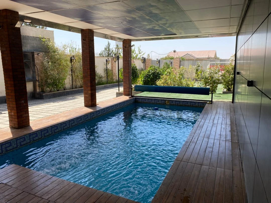باغ ویلا شقایق با استخر سرپوشیده در سهیلیه کرج