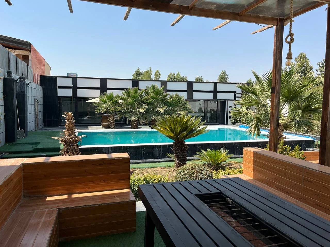 باغ ویلا سوپر لوکس گالاپاگوس در چهارباغ کردان